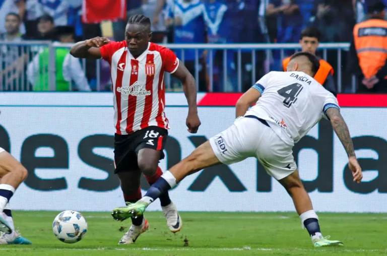 Estudiantes perdió 2-0 con Vélez